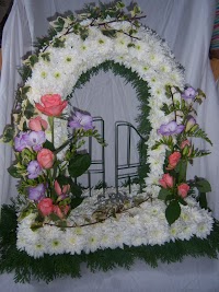 Karens Funeral Flowers 330601 Image 2